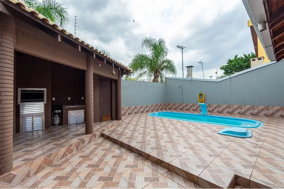 Casa com 3 quartos à venda, 132m2 em Igara, Canoas - RS - imagem 8 Foto 8 de Casa com 3 quartos à venda, 132m2 em Igara, Canoas - RS