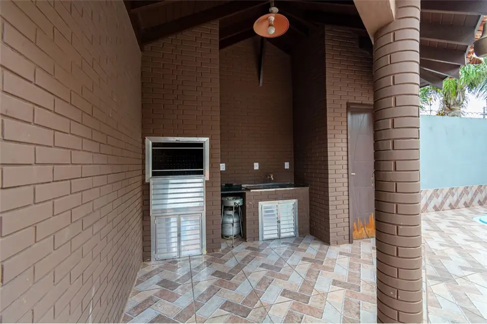 Casa com 3 quartos à venda, 132m2 em Igara, Canoas - RS - imagem 7 Foto 7 de Casa com 3 quartos à venda, 132m2 em Igara, Canoas - RS