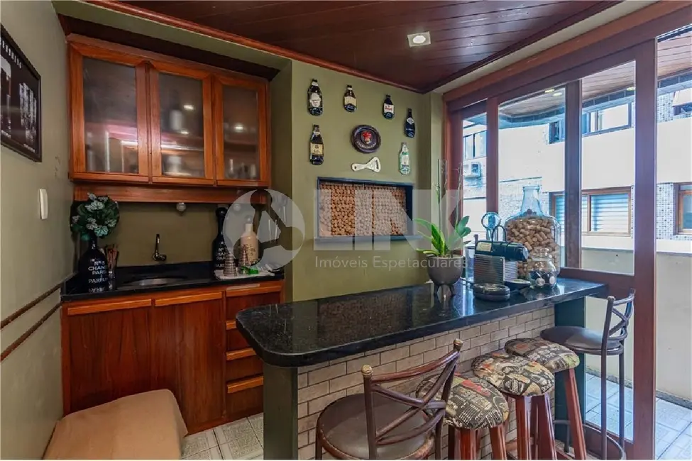 Apartamento com 3 quartos à venda, 124m2 em Petrópolis, Porto Alegre - RS - imagem 6 Foto 6 de Apartamento com 3 quartos à venda, 124m2 em Petrópolis, Porto Alegre - RS
