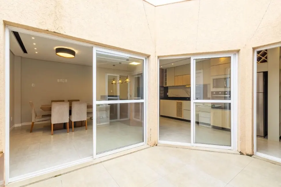 Foto 3 de Casa de Condomínio com 3 quartos à venda, 120m2 em Cachoeirinha - RS