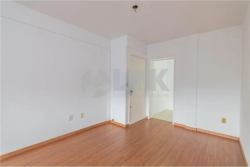 Foto 6 de Apartamento com 2 quartos à venda, 74m2 em Passo da Areia, Porto Alegre - RS