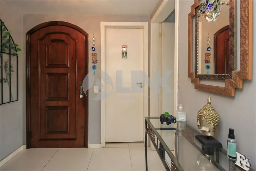 Apartamento com 4 quartos à venda, 114m2 em Higienópolis, Porto Alegre - RS - imagem 6 Foto 6 de Apartamento com 4 quartos à venda, 114m2 em Higienópolis, Porto Alegre - RS