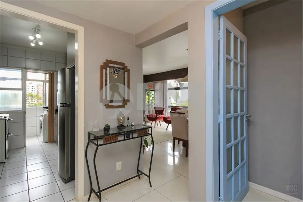 Apartamento com 4 quartos à venda, 114m2 em Higienópolis, Porto Alegre - RS - imagem 7 Foto 7 de Apartamento com 4 quartos à venda, 114m2 em Higienópolis, Porto Alegre - RS