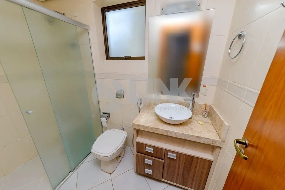 Apartamento com 3 quartos à venda, 100m2 em Rio Branco, Porto Alegre - RS - imagem 7 Foto 7 de Apartamento com 3 quartos à venda, 100m2 em Rio Branco, Porto Alegre - RS