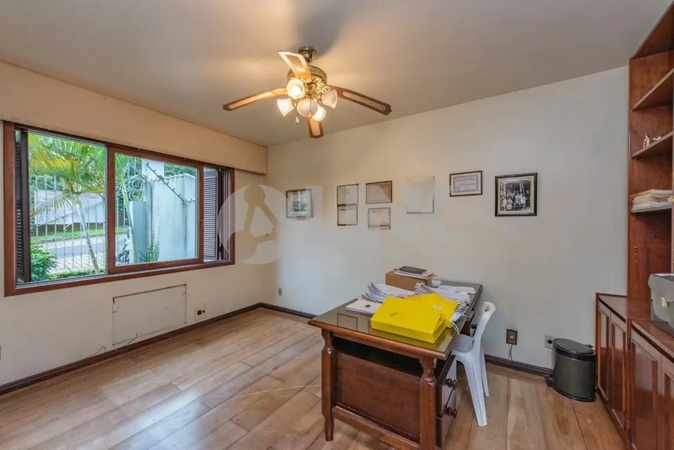 Casa com 4 quartos à venda, 600m2 em Passo da Areia, Porto Alegre - RS - imagem 5 Foto 5 de Casa com 4 quartos à venda, 600m2 em Passo da Areia, Porto Alegre - RS