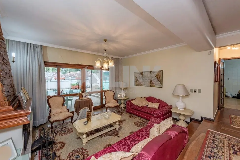 Casa com 4 quartos à venda, 600m2 em Passo da Areia, Porto Alegre - RS - imagem 3 Foto 3 de Casa com 4 quartos à venda, 600m2 em Passo da Areia, Porto Alegre - RS