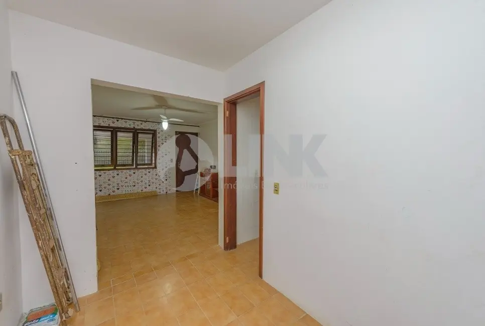 Casa com 4 quartos à venda, 600m2 em Passo da Areia, Porto Alegre - RS - imagem 8 Foto 8 de Casa com 4 quartos à venda, 600m2 em Passo da Areia, Porto Alegre - RS