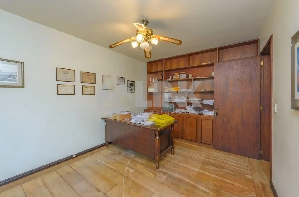 Casa com 4 quartos à venda, 600m2 em Passo da Areia, Porto Alegre - RS - imagem 6 Foto 6 de Casa com 4 quartos à venda, 600m2 em Passo da Areia, Porto Alegre - RS