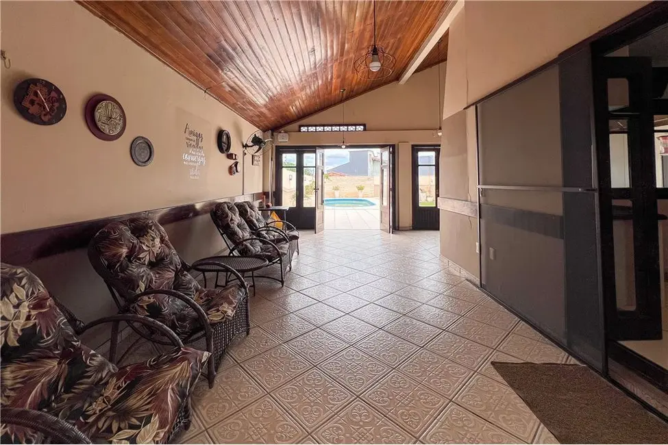 Casa com 3 quartos à venda, 204m2 em Nossa Senhora das Graças, Canoas - RS - imagem 4 Foto 4 de Casa com 3 quartos à venda, 204m2 em Nossa Senhora das Graças, Canoas - RS