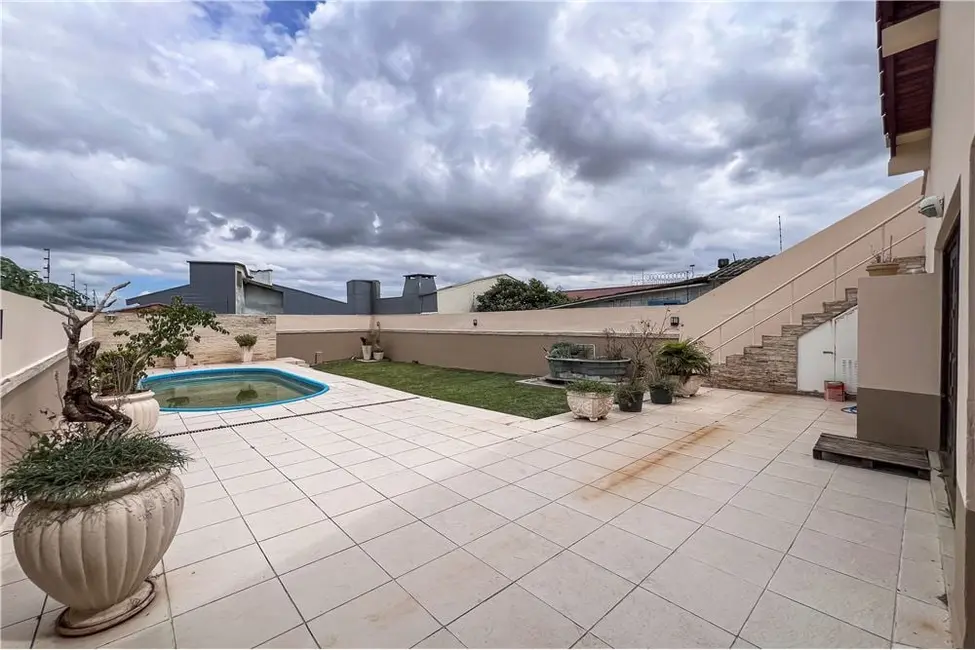 Foto 2 de Casa com 3 quartos à venda, 204m2 em Nossa Senhora das Graças, Canoas - RS