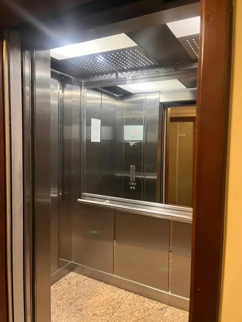 Sala Comercial à venda, 75m2 em Centro Histórico, Porto Alegre - RS - imagem 7 Foto 7 de Sala Comercial à venda, 75m2 em Centro Histórico, Porto Alegre - RS
