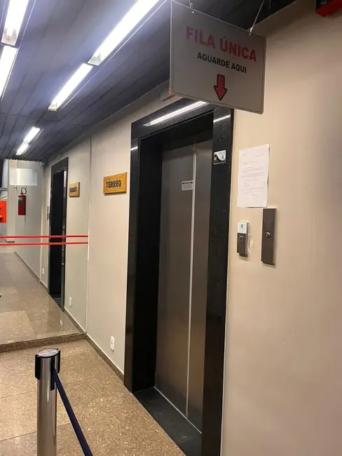Sala Comercial à venda, 75m2 em Centro Histórico, Porto Alegre - RS - imagem 6 Foto 6 de Sala Comercial à venda, 75m2 em Centro Histórico, Porto Alegre - RS