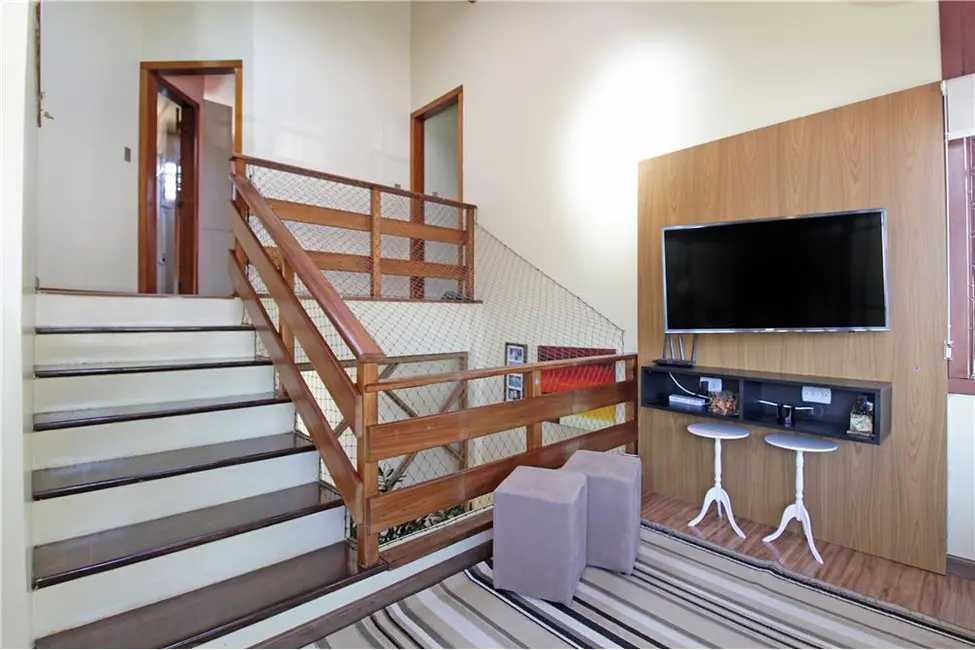Casa com 5 quartos à venda, 276m2 em Glória, Porto Alegre - RS - imagem 8 Foto 8 de Casa com 5 quartos à venda, 276m2 em Glória, Porto Alegre - RS
