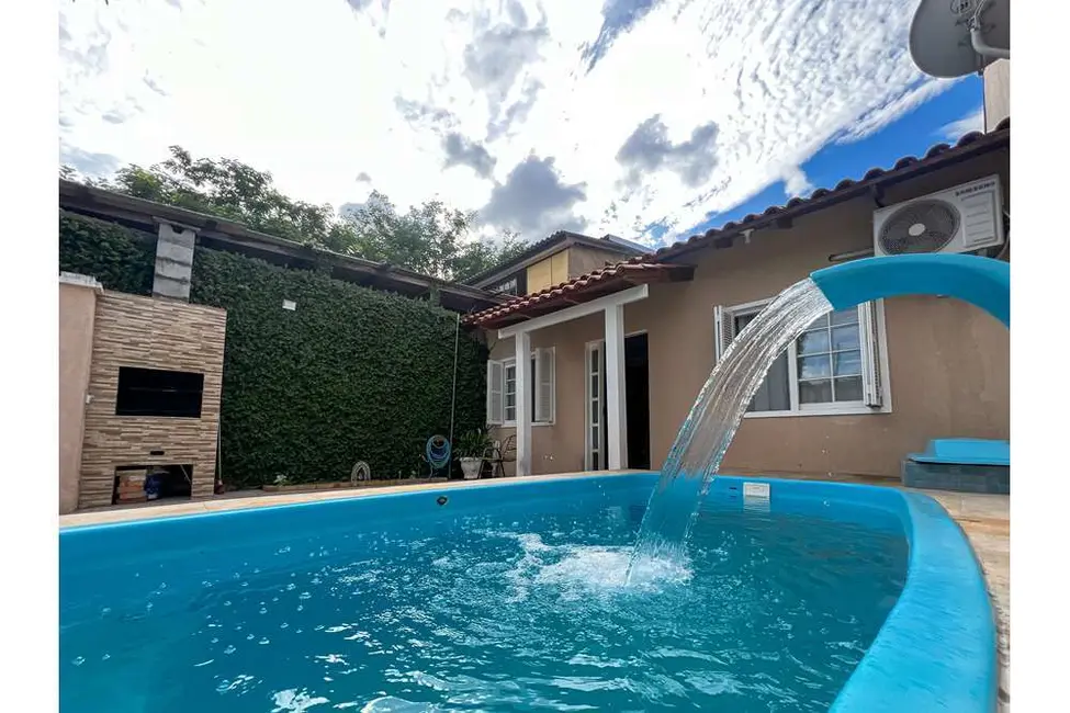Casa com 2 quartos à venda, 56m2 em Rio Branco, Canoas - RS - imagem 6 Foto 6 de Casa com 2 quartos à venda, 56m2 em Rio Branco, Canoas - RS