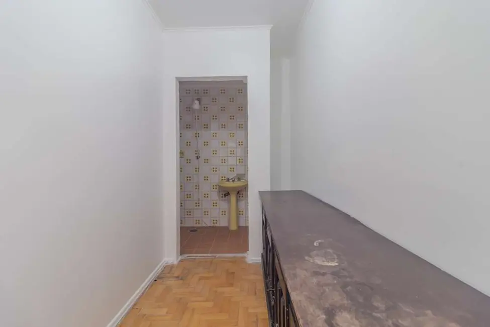 Apartamento com 3 quartos à venda, 93m2 em Higienópolis, Porto Alegre - RS - imagem 8 Foto 8 de Apartamento com 3 quartos à venda, 93m2 em Higienópolis, Porto Alegre - RS