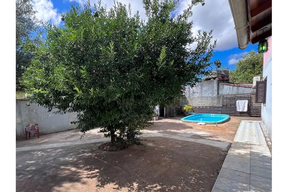 Casa com 4 quartos à venda, 145m2 em Igara, Canoas - RS - imagem 8 Foto 8 de Casa com 4 quartos à venda, 145m2 em Igara, Canoas - RS