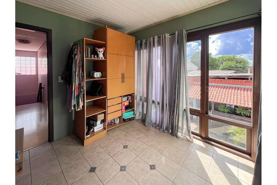 Casa com 4 quartos à venda, 145m2 em Igara, Canoas - RS - imagem 7 Foto 7 de Casa com 4 quartos à venda, 145m2 em Igara, Canoas - RS