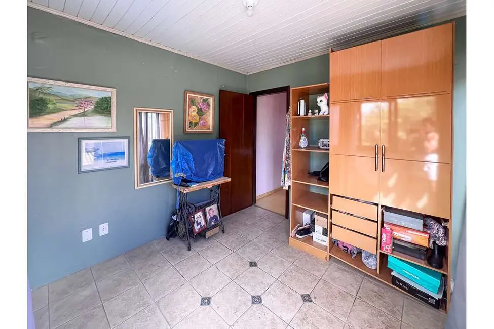 Casa com 4 quartos à venda, 145m2 em Igara, Canoas - RS - imagem 6 Foto 6 de Casa com 4 quartos à venda, 145m2 em Igara, Canoas - RS