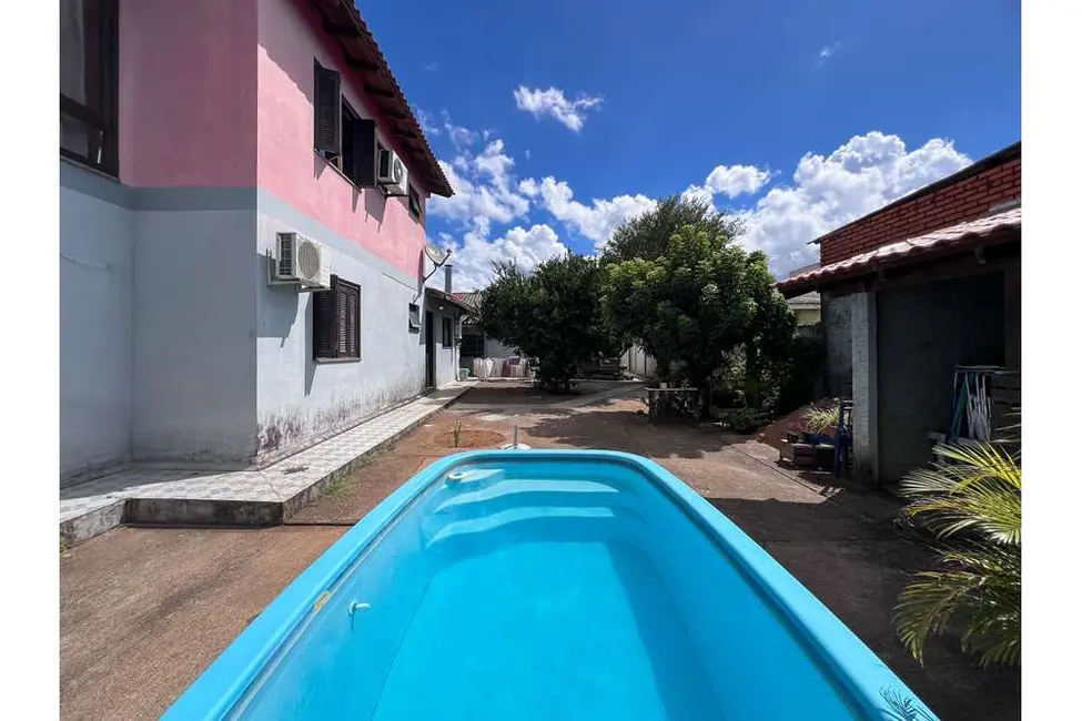 Casa com 4 quartos à venda, 145m2 em Igara, Canoas - RS - imagem 2 Foto 2 de Casa com 4 quartos à venda, 145m2 em Igara, Canoas - RS