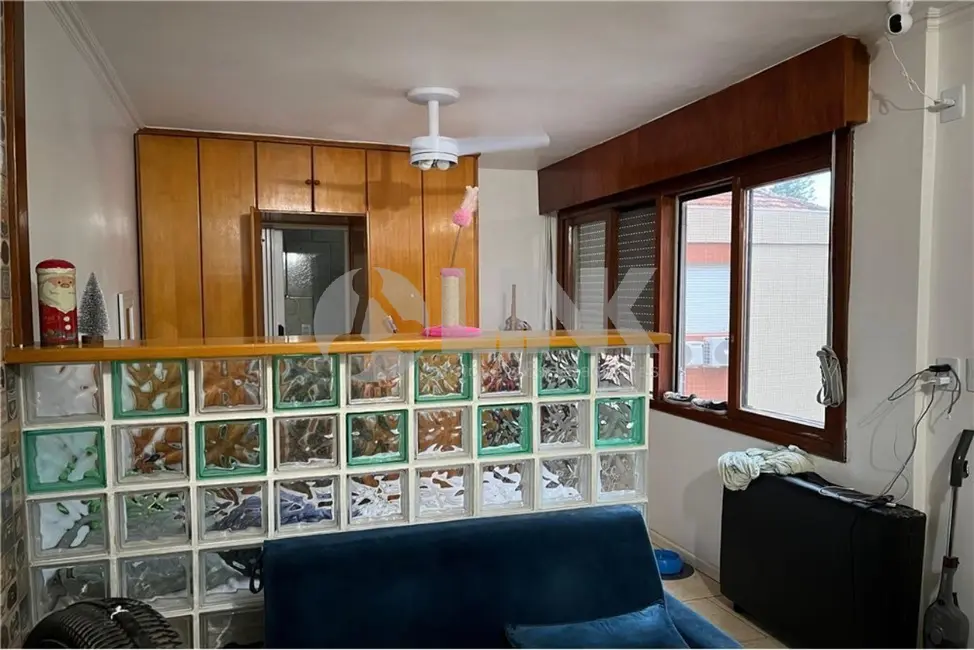 Foto 2 de Apartamento com 1 quarto à venda, 32m2 em Passo da Areia, Porto Alegre - RS