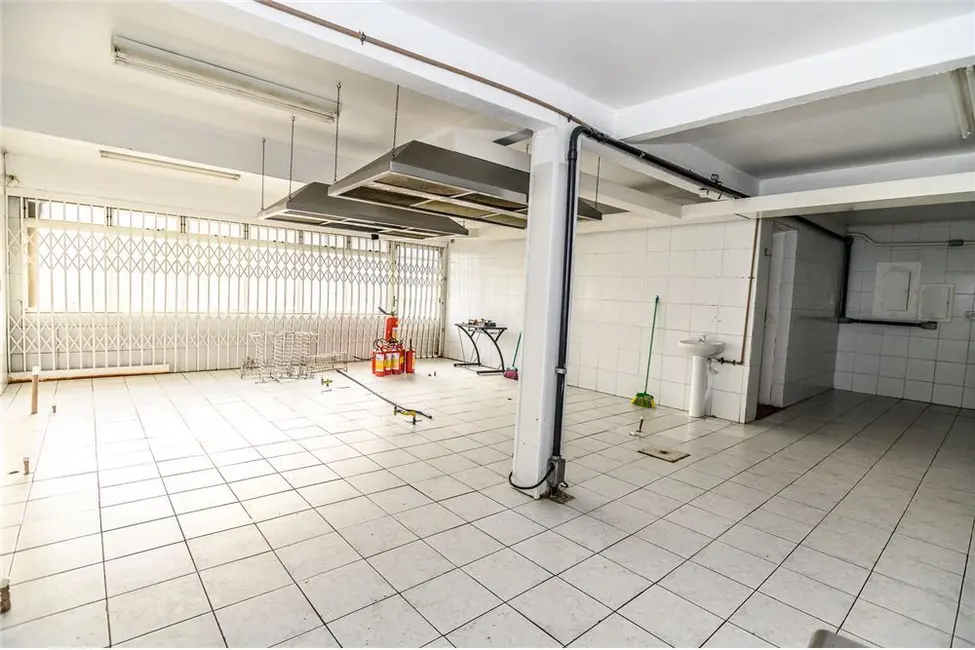 Casa com 6 quartos à venda, 900m2 em Passo da Areia, Porto Alegre - RS - imagem 3 Foto 3 de Casa com 6 quartos à venda, 900m2 em Passo da Areia, Porto Alegre - RS