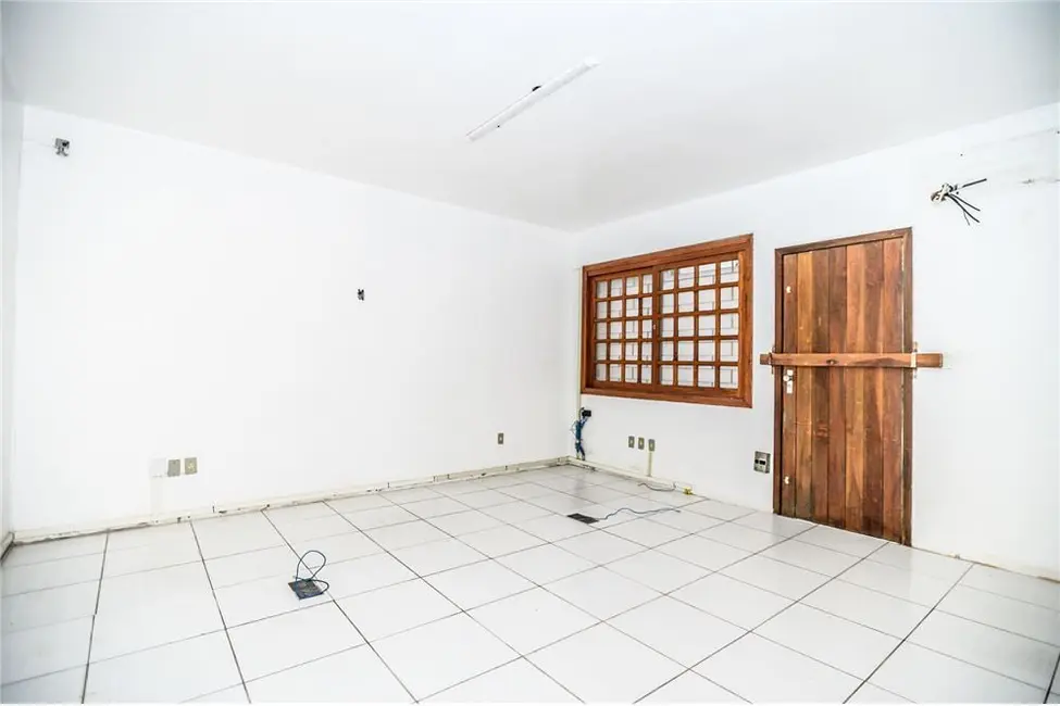 Casa com 6 quartos à venda, 900m2 em Passo da Areia, Porto Alegre - RS - imagem 7 Foto 7 de Casa com 6 quartos à venda, 900m2 em Passo da Areia, Porto Alegre - RS
