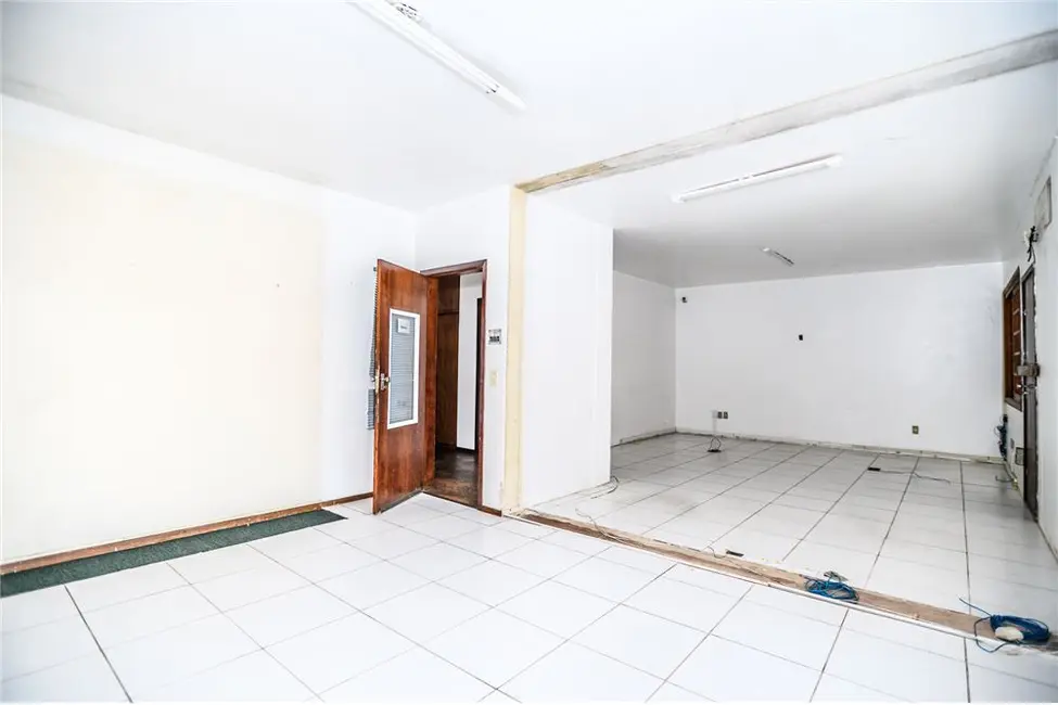 Casa com 6 quartos à venda, 900m2 em Passo da Areia, Porto Alegre - RS - imagem 9 Foto 9 de Casa com 6 quartos à venda, 900m2 em Passo da Areia, Porto Alegre - RS