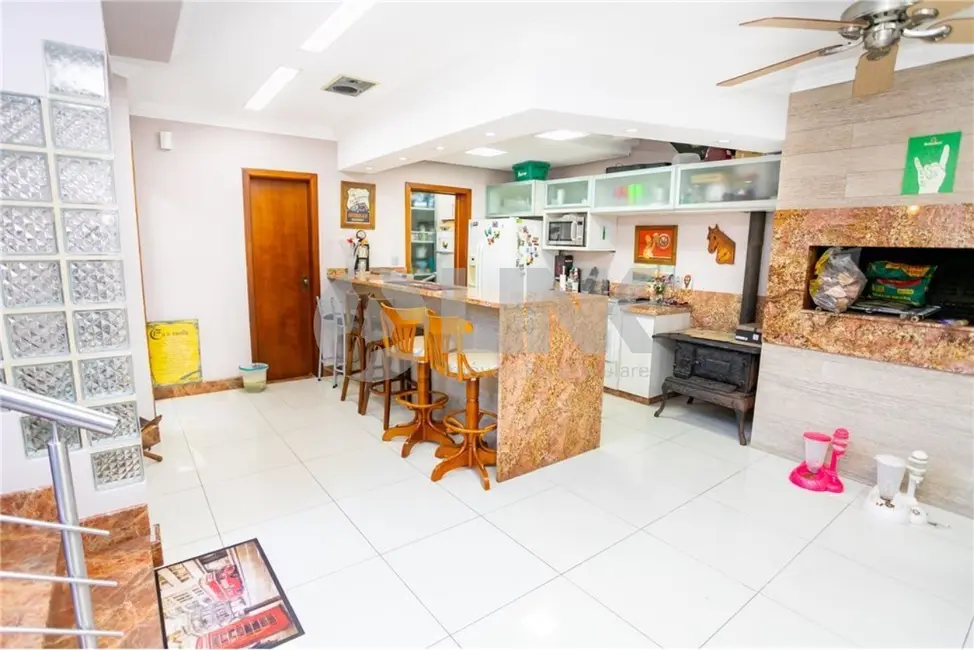 Casa com 4 quartos à venda, 400m2 em Porto Alegre - RS - imagem 2 Foto 2 de Casa com 4 quartos à venda, 400m2 em Porto Alegre - RS
