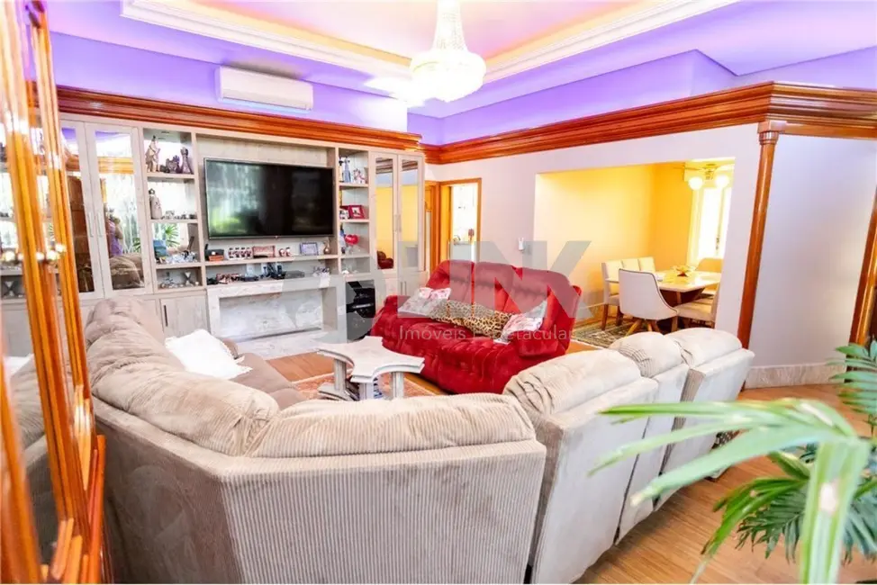 Casa com 4 quartos à venda, 400m2 em Porto Alegre - RS - imagem 8 Foto 8 de Casa com 4 quartos à venda, 400m2 em Porto Alegre - RS