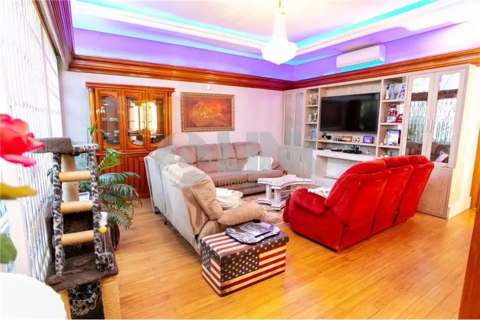 Casa com 4 quartos à venda, 400m2 em Porto Alegre - RS - imagem 9 Foto 9 de Casa com 4 quartos à venda, 400m2 em Porto Alegre - RS