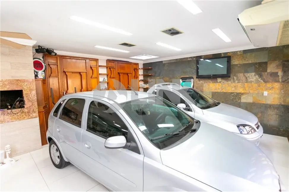 Casa com 4 quartos à venda, 400m2 em Porto Alegre - RS - imagem 6 Foto 6 de Casa com 4 quartos à venda, 400m2 em Porto Alegre - RS