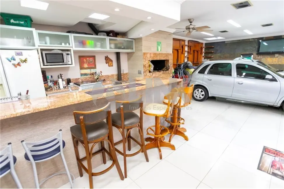 Casa com 4 quartos à venda, 400m2 em Porto Alegre - RS - imagem 3 Foto 3 de Casa com 4 quartos à venda, 400m2 em Porto Alegre - RS
