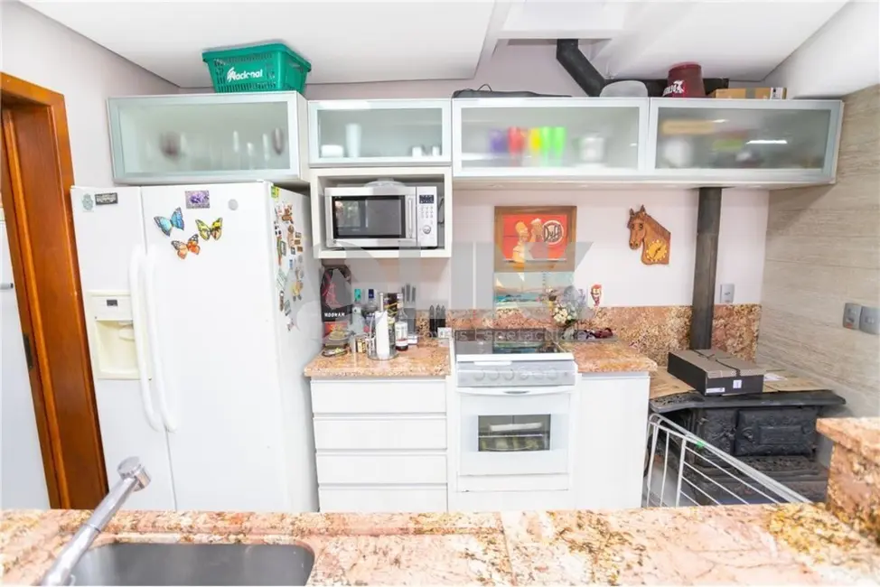 Casa com 4 quartos à venda, 400m2 em Porto Alegre - RS - imagem 5 Foto 5 de Casa com 4 quartos à venda, 400m2 em Porto Alegre - RS