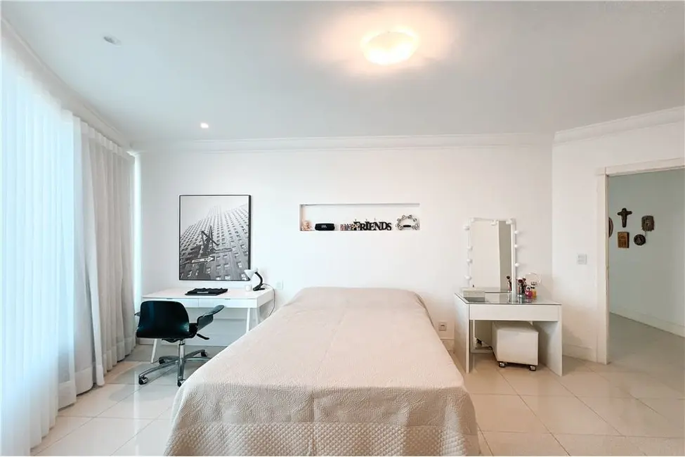 Casa com 4 quartos à venda, 276m2 em Canoas - RS - imagem 6 Foto 6 de Casa com 4 quartos à venda, 276m2 em Canoas - RS