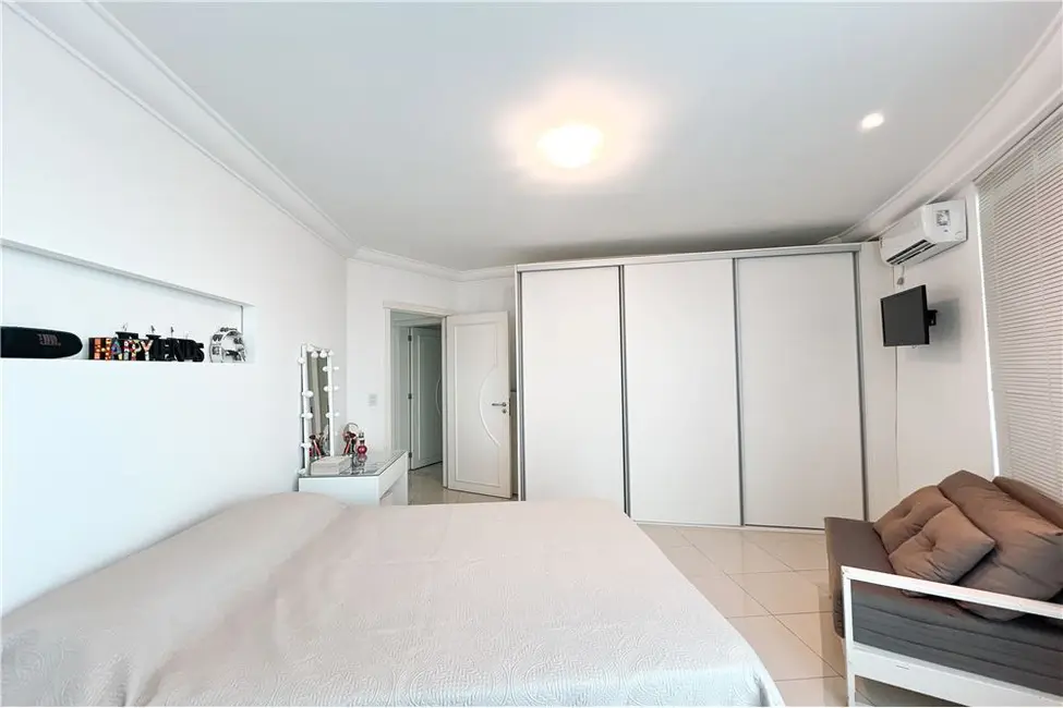 Casa com 4 quartos à venda, 276m2 em Canoas - RS - imagem 5 Foto 5 de Casa com 4 quartos à venda, 276m2 em Canoas - RS