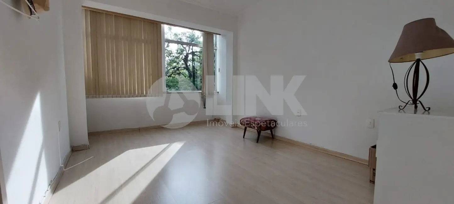 Apartamento com 3 quartos à venda, 110m2 em Moinhos de Vento, Porto Alegre - RS - imagem 3 Foto 3 de Apartamento com 3 quartos à venda, 110m2 em Moinhos de Vento, Porto Alegre - RS