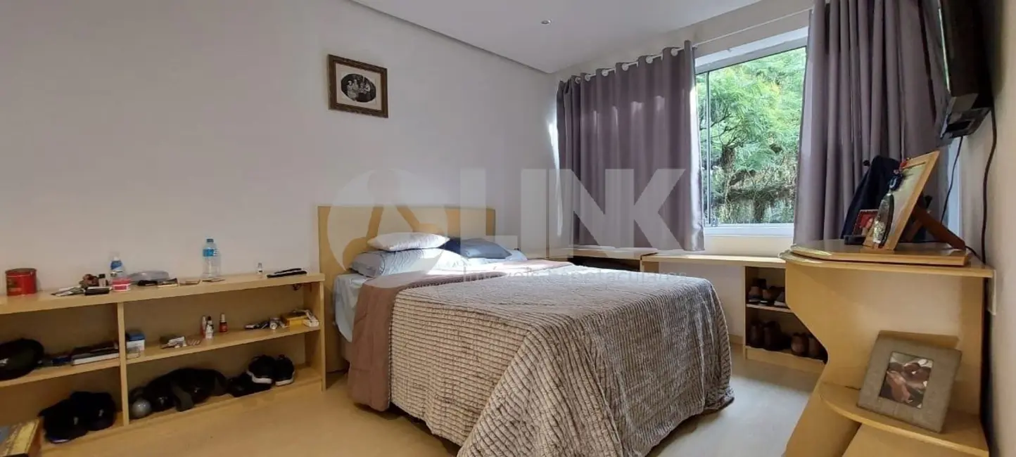 Apartamento com 3 quartos à venda, 110m2 em Moinhos de Vento, Porto Alegre - RS - imagem 9 Foto 9 de Apartamento com 3 quartos à venda, 110m2 em Moinhos de Vento, Porto Alegre - RS