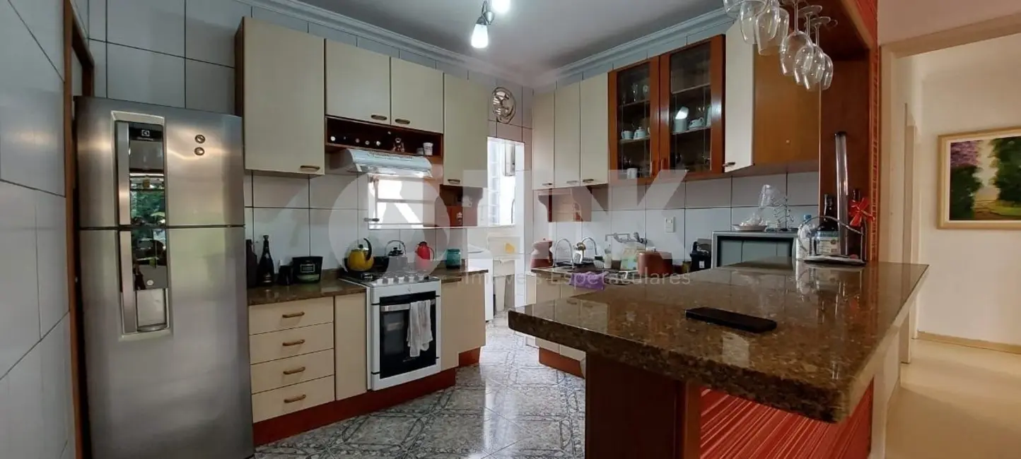 Apartamento com 3 quartos à venda, 110m2 em Moinhos de Vento, Porto Alegre - RS - imagem 4 Foto 4 de Apartamento com 3 quartos à venda, 110m2 em Moinhos de Vento, Porto Alegre - RS