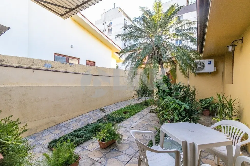Casa com 3 quartos à venda, 234m2 em Petrópolis, Porto Alegre - RS - imagem 4 Foto 4 de Casa com 3 quartos à venda, 234m2 em Petrópolis, Porto Alegre - RS