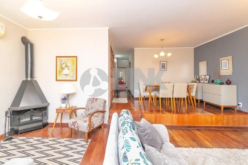 Casa com 3 quartos à venda, 234m2 em Petrópolis, Porto Alegre - RS - imagem 3 Foto 3 de Casa com 3 quartos à venda, 234m2 em Petrópolis, Porto Alegre - RS