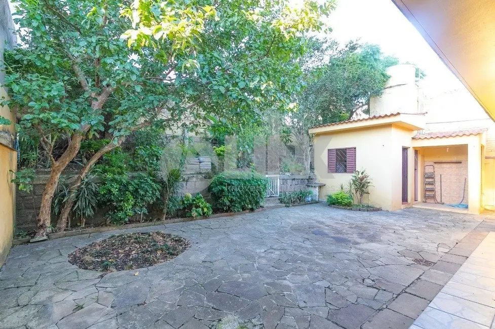 Casa com 3 quartos à venda, 234m2 em Petrópolis, Porto Alegre - RS - imagem 6 Foto 6 de Casa com 3 quartos à venda, 234m2 em Petrópolis, Porto Alegre - RS