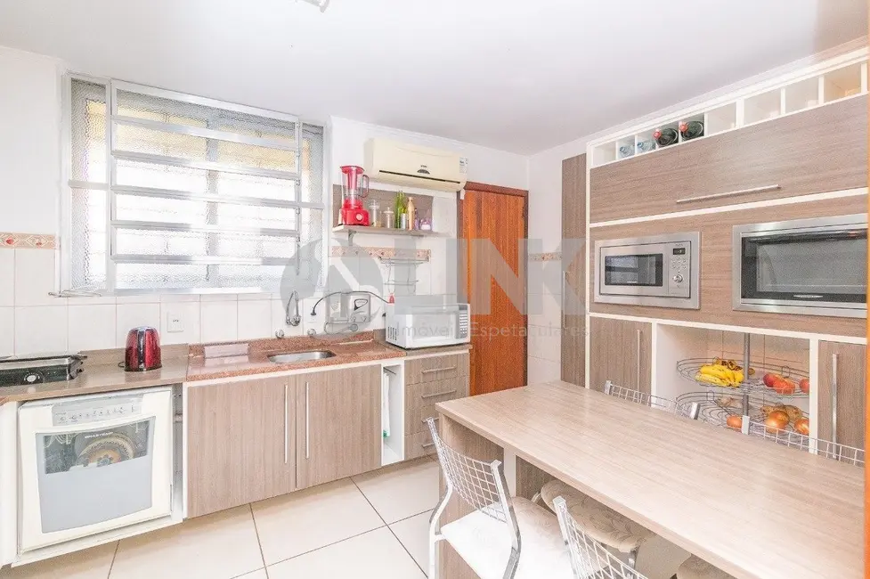 Casa com 3 quartos à venda, 234m2 em Petrópolis, Porto Alegre - RS - imagem 9 Foto 9 de Casa com 3 quartos à venda, 234m2 em Petrópolis, Porto Alegre - RS
