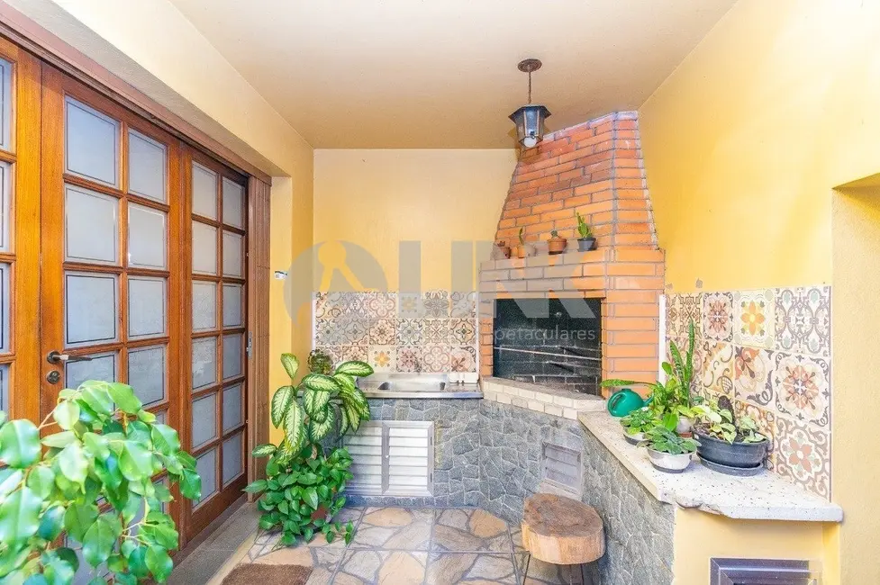 Casa com 3 quartos à venda, 234m2 em Petrópolis, Porto Alegre - RS - imagem 5 Foto 5 de Casa com 3 quartos à venda, 234m2 em Petrópolis, Porto Alegre - RS