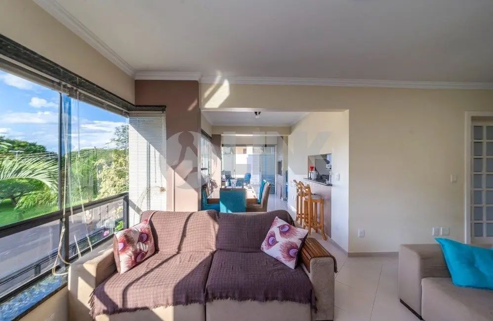 Foto 2 de Apartamento com 3 quartos à venda, 170m2 em Jardim Itu, Porto Alegre - RS