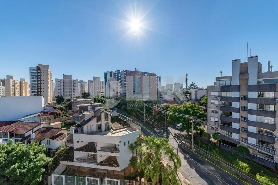 Apartamento com 3 quartos à venda, 116m2 em Passo da Areia, Porto Alegre - RS - imagem 5 Foto 5 de Apartamento com 3 quartos à venda, 116m2 em Passo da Areia, Porto Alegre - RS