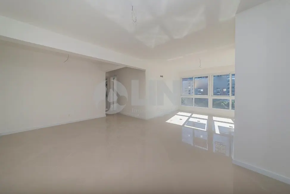 Apartamento com 3 quartos à venda, 116m2 em Passo da Areia, Porto Alegre - RS - imagem 4 Foto 4 de Apartamento com 3 quartos à venda, 116m2 em Passo da Areia, Porto Alegre - RS