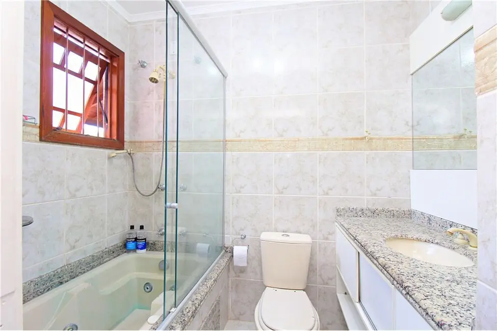 Casa com 3 quartos à venda, 166m2 em Espírito Santo, Porto Alegre - RS - imagem 4 Foto 4 de Casa com 3 quartos à venda, 166m2 em Espírito Santo, Porto Alegre - RS