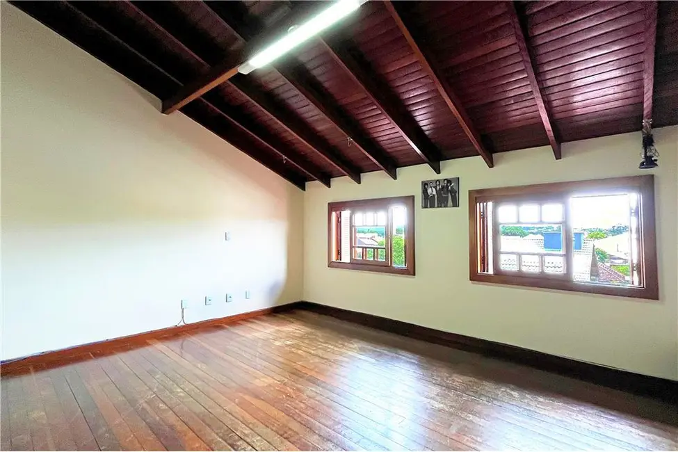 Foto 2 de Casa com 3 quartos à venda, 166m2 em Espírito Santo, Porto Alegre - RS