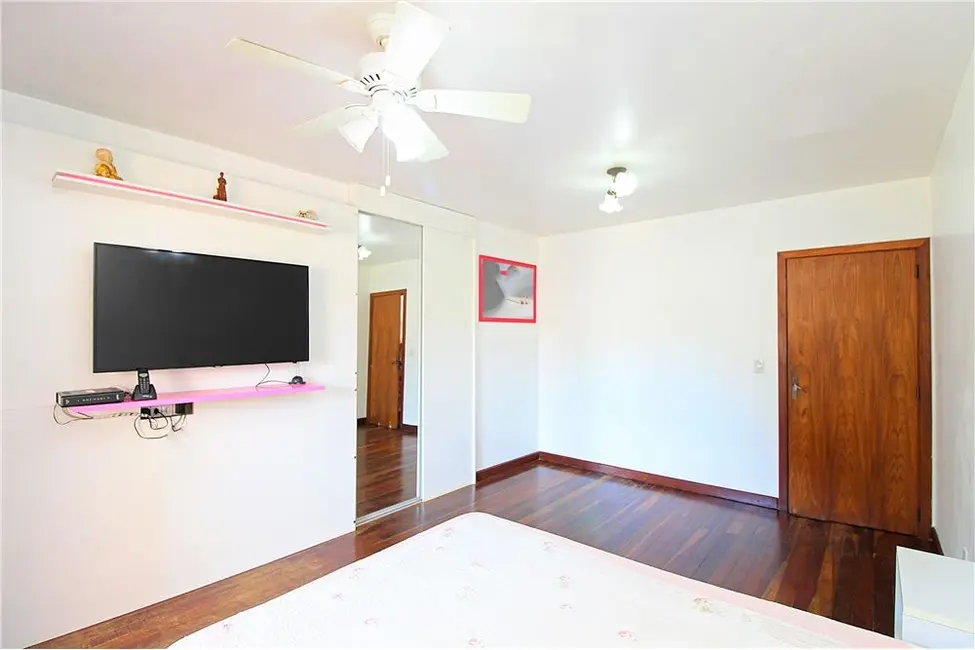Casa com 3 quartos à venda, 166m2 em Espírito Santo, Porto Alegre - RS - imagem 3 Foto 3 de Casa com 3 quartos à venda, 166m2 em Espírito Santo, Porto Alegre - RS