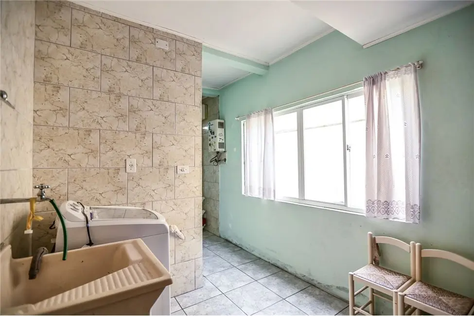 Casa com 2 quartos à venda, 150m2 em Passo da Areia, Porto Alegre - RS - imagem 5 Foto 5 de Casa com 2 quartos à venda, 150m2 em Passo da Areia, Porto Alegre - RS